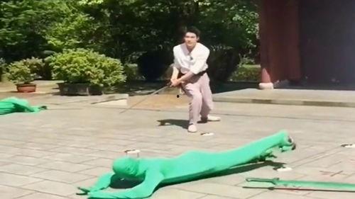 吃瓜高难度动作视频大全,挑战极限！揭秘吃瓜界的“高难度动作”大揭秘