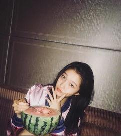 美女寺庙吃瓜图片视频