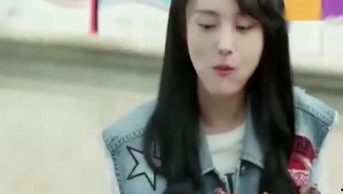 吃瓜高中生校花视频,校花吃瓜视频引发热议，揭秘青春校园生活点滴