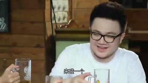 快手精神小伙吃瓜视频,吃瓜视频中的欢乐时光