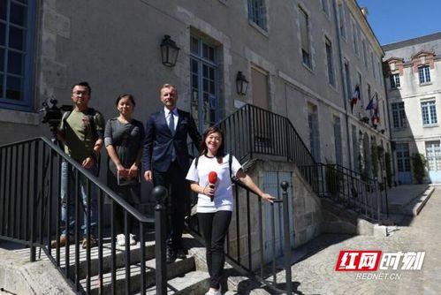 网友投稿吃瓜故事视频,一场吃瓜盛宴，揭秘娱乐圈背后的秘密