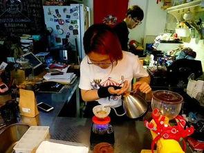 咖啡馆吃瓜视频,揭秘日常生活中的趣味瞬间