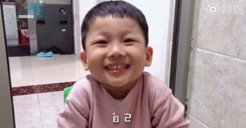 吃瓜小男孩歪头视频,网友直呼可爱到爆