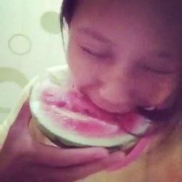 吃瓜吐口水视频,揭秘网络恶搞视频的流行现象