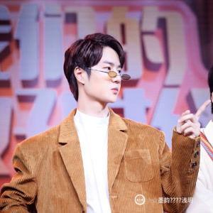 王一博吃瓜韩庚夫妇视频,揭秘娱乐圈甜蜜瞬间