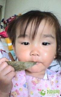 十个月宝宝吃哈密瓜视频,十个月宝宝品尝哈密瓜的甜蜜瞬间