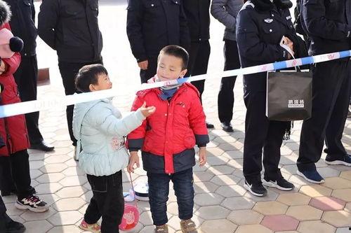 当地公安吃瓜群众视频,揭秘现场视频背后的故事