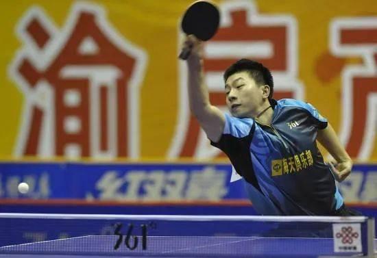 国家乒乓球队员吃瓜视频,展现运动场外的轻松时刻