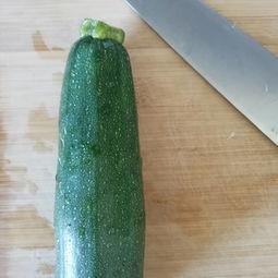 绿果瓜如何切成丝吃视频,轻松学会家常美味