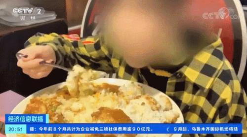 大胃王吃哈密瓜视频,见证哈密瓜的“吞噬”奇迹