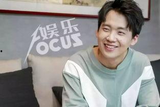 郭麒麟路边吃瓜事件视频,娱乐圈的“吃瓜群众”